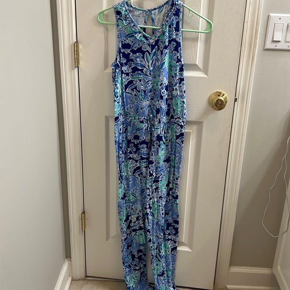 This is a Lilly Pulitzer Children’s Long Romper this has many blue shades